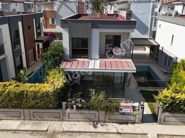 Karaova Mahallesi Orhan Bey Villaları'nda Özel Havuzlu Doğalgazlı Satılık Villa