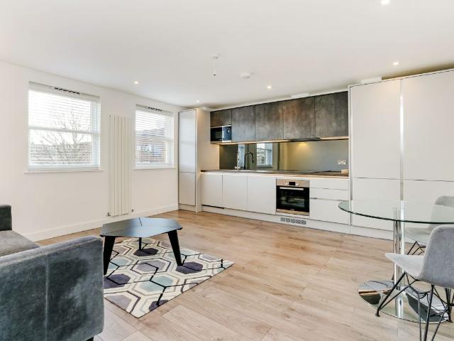 Karam Court, Commercial Road, Whitechapel, London E1, 1 bed flat to rent, £2,100 pcm | PrimeLocation