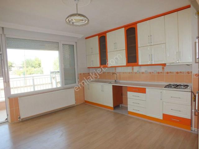 Karaman Cumhuriyet'te Geniş, Bakımlı Ve 3+1 230 M² Zemin Kat Daire!