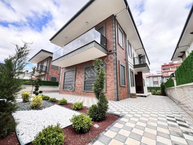 Özel Fiyatlı Villa ! 430 M2 Arsa İçinde 5+1 Lüx Müstakil