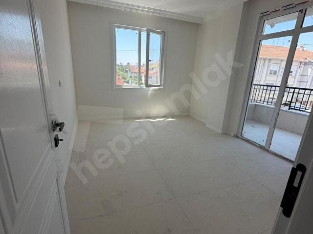 KARAMAN ZEMBİLLİ MAHALLESİNDE SATILIK LÜKS 1+1 APART