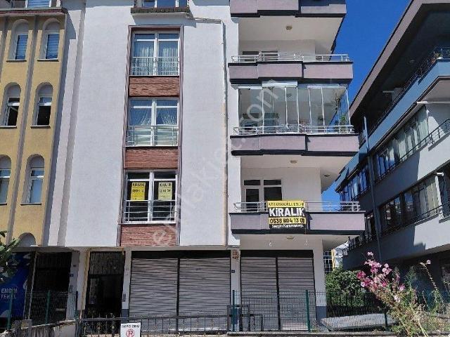 Karamanoğlu Emlak'tan Geniş Ve Kullanışlı Daire