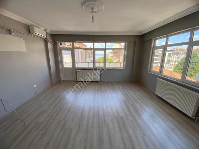 Karamürsel Merkezi Konumda 2+1 Deniz Manzaralı Masrafsız Kiralık