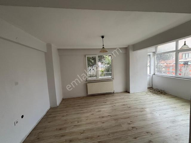 Karamürsel 4 Temmuz Mahallesi'nde Giriş Geniş 3+1 Kiralık Daire