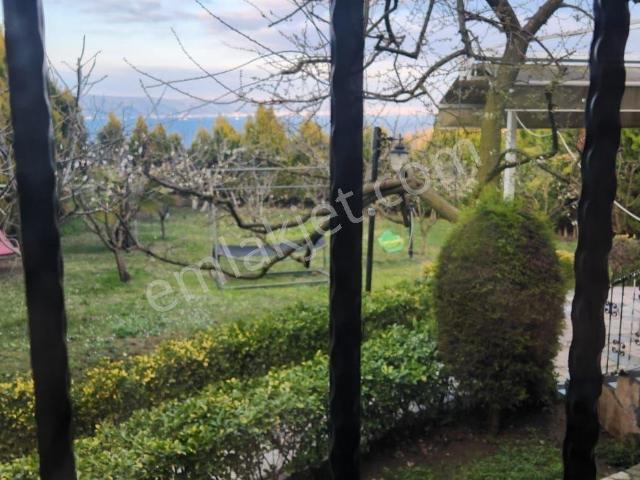 Karamürsel'de Deniz Manzaralı Villa