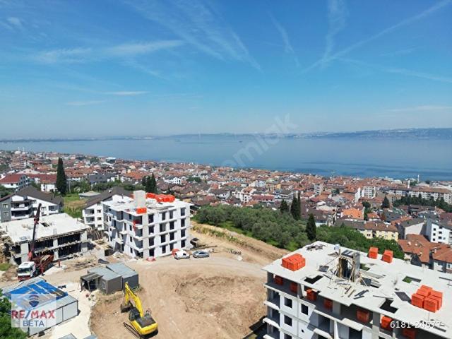 KARAMÜRSEL'DE DENIZ VE ORMAN MANZARALI PLAJA YAKIM YAŞAM FIRSATI
