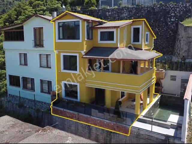 Karamürselde Özel Tasarım Tripleks Lüks Villa