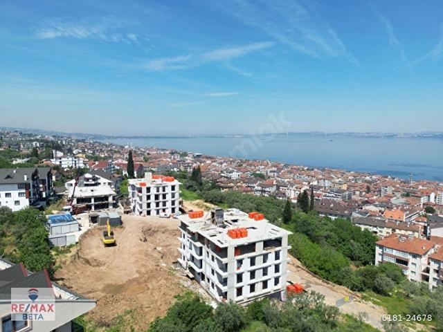 KARAMÜRSEL'DE MAVI BAYRAKLI PLAJA YAKIN YAŞAM SATILIK 2+1 DAIRE