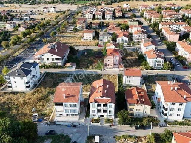 Karaseki'de Çift Balkonlu, Klimalı 2+1 Daire