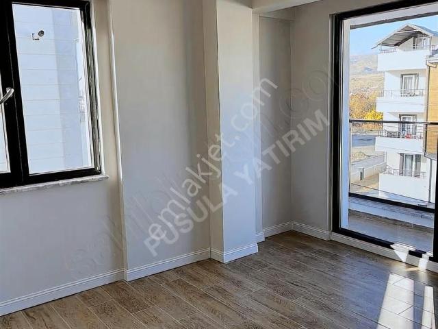 Karaseki'de Lüks 2+1 Sıfır Daire: Giyinme Odası, Balkonlu