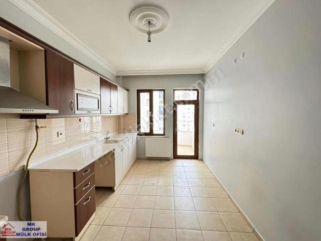 Karasu Caddesi'nde Çift Banyo Kilerli 3+1 Kiralık Daire