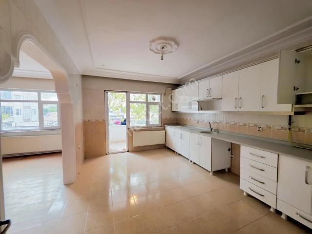 Karasu Çarşı Merkez'de Geniş 3+1 Kiralık Daire
