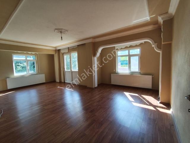 Karasu Merkezde Ayrı Mutfak Geniş Kiralık Daire