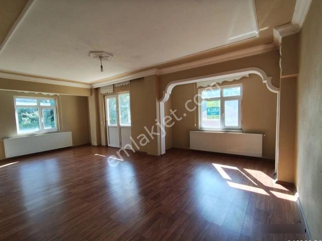 Karasu Merkezde Ayrı Mutfak Geniş Kiralık Daire
