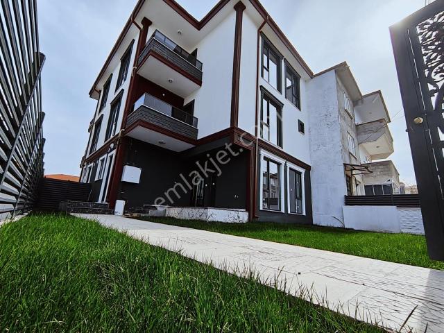 Karasu Merkezde Satılık Lüks Tripleks Villa