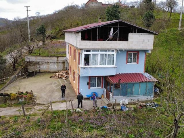Karasu Çınar Gayrimenkulden 850 M2 Arsa İçinde 3 Katlı Ev