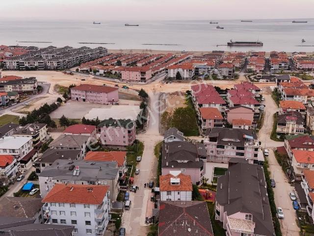 Karasu Yalı Mahallesinde 4 Daireli Bahçeli Müstakil Ev