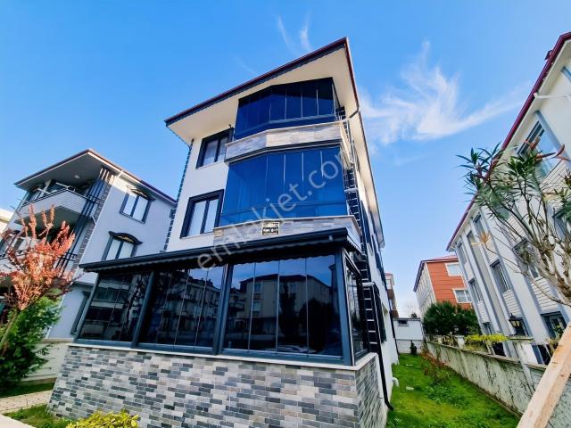 Karasu Yalı Mahallesinde Denize Yakın Yeni 2+1 Daire
