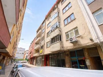 Karasu'da Çarşının Tam Merkezinde Cadde Üzeri 3+1 Daire