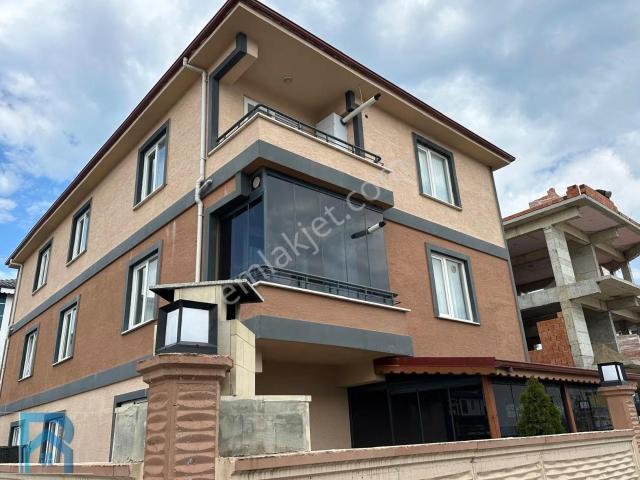 Karasu'da Full Eşyalı Ara Kat Denize Çok Yakın Yerden Isıtma 2+1