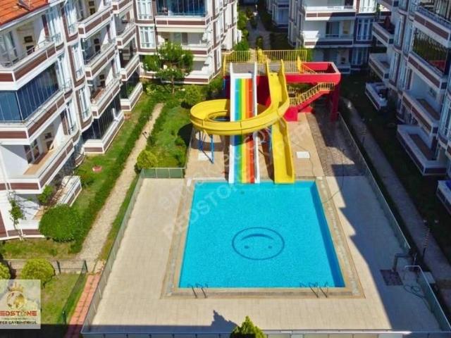 Karasu'da Havuzlu Aquaparklı Güvenlikli Full Eşyalı 2+1