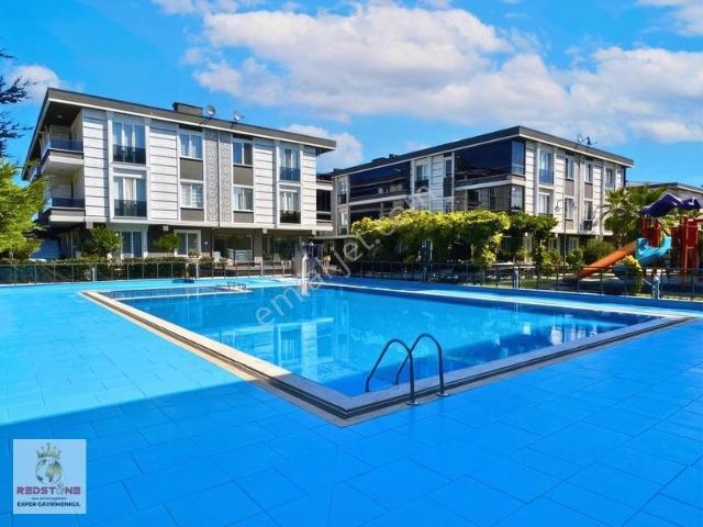 Karasu'da Havuzlu Ara Kat Geniş 2+1 sıfır Ayarında Daire