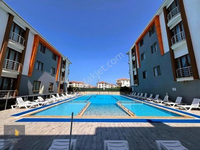 Karasu'da Havuzlu Site İçerisinde Eşyasız Kiralık 1+1 Daire