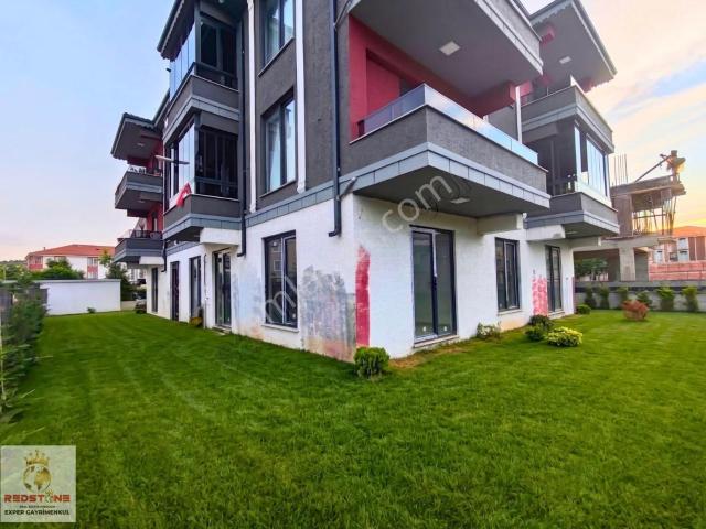 Karasu'da Merkeze Yakın Geniş Bahçeli Ayrı Mutfaklı Daire