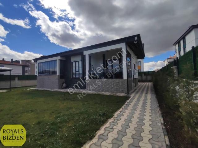 Karatay Kanal Caddesine 100 M. Müstakil 5+1 Bizden Satılık Villa