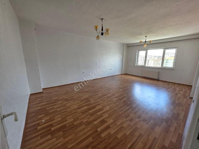 Karataş 2 Şahintepe 3+1 Tramvaya Yakın Arakat Geniş Kiralık