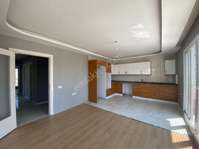 Karataş Caddesinde 3+1 165 M2 Çift Banyo İskanlı Hasarsız Daire