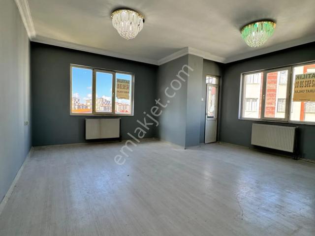 Karataş Mah Merkezi Konumda Oska Kule Hotel Karşısında Satılık 3+1 Arakat Bakımlı Daire