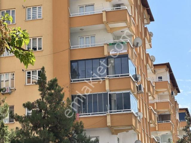 Karataş Mahallesı Merkezı Konumunda Tahmazoğlu Camıı Yanında Ara Kat Satılık 3 + 1 Daıre