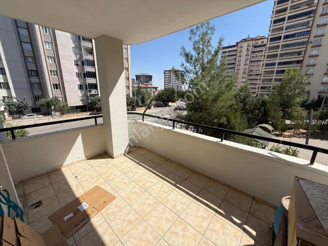 Karataş Mahallesinde Tramvaya Yakın 2+1 Kiralık Ara Kat Daire