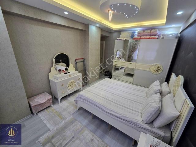 Karataş Merkezde Çok Bakımlı Ve Geniş 3+1 Daire
