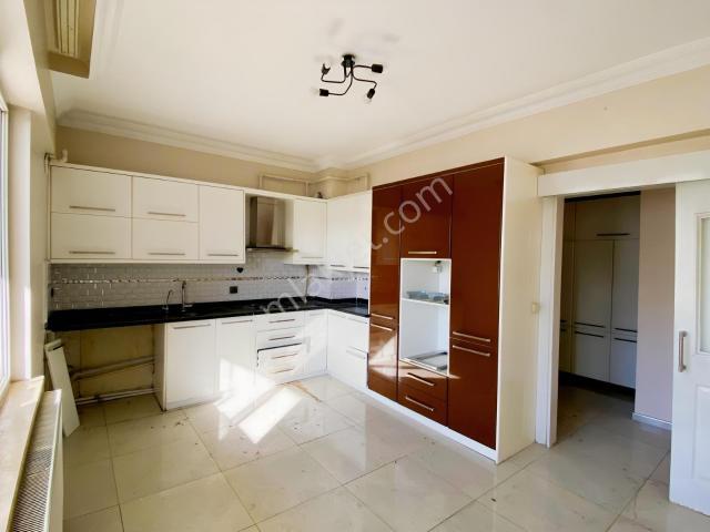Karataş'ın Kalbinde 3+1 Geniş Kullanışlı 180 M2 Toprak Emlak'tan