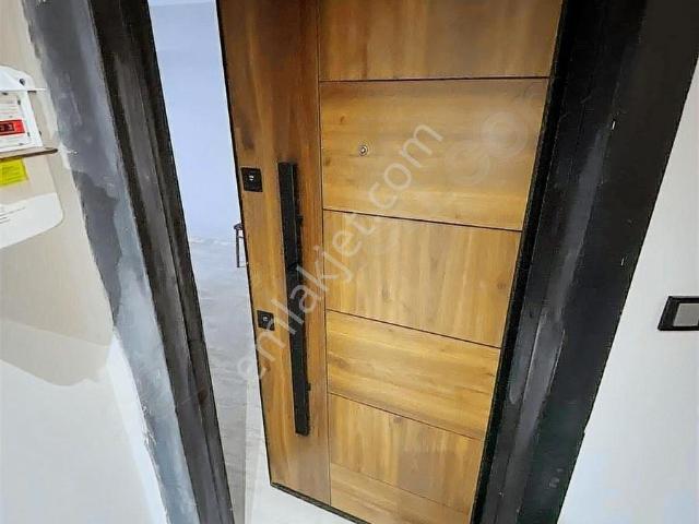Karataşta 1+1 Doğalgazlı Full Eşyalı Sıfır Bina Kiralık Daire