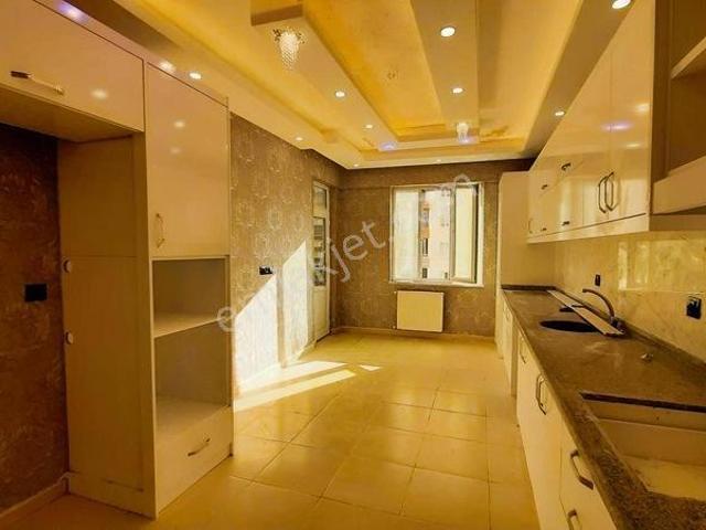 Karataş'ta Merkezde Geniş Bakımlı Park Cepheli 3+1 Daire