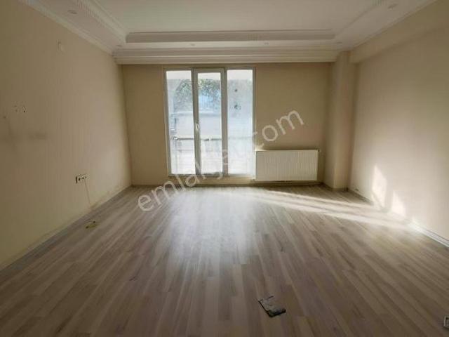 Karataş'tan Meydan Konumlu Kiralık Arakatı Gibi 3+1yüksek Giriş