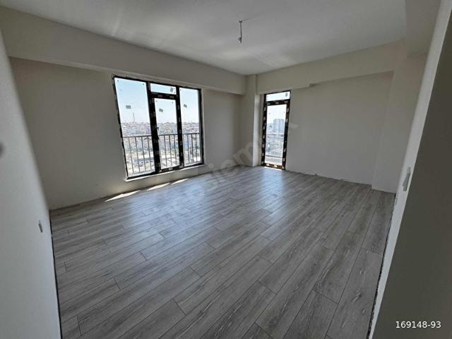 KARAYOLLARI CADDE DİBİ SIFIR SİTE 2 BALKON MANZARA 8.KT 2+1 85m2