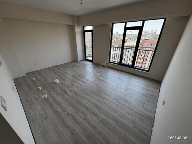 KARAYOLLARI CADDE DİBİ SIFIR SİTE 2 BALKON MANZARA 9.KT 2+1 85m2