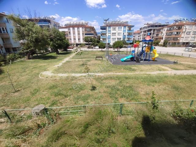 Kardeşten Akçay Altınkumda Doğalgazlı Ara Kat Ön Cephe Ayrı Mutfaklı Geniş 2+1 Daire