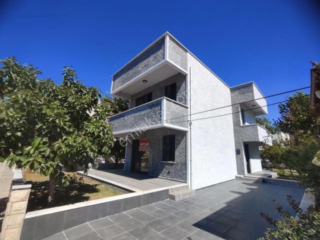 Kardeş'ten Güre Havacılarda Denize 100 Mt. Geniş Bahçeli Tam Müstakil 3+1 Lüks Villa