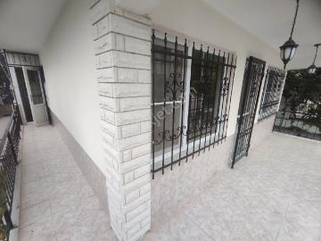Kardeşten Kiralık Akçay Yenimahallede Müstakil Havasında Bahçe Katı Geniş 3+1 Daire