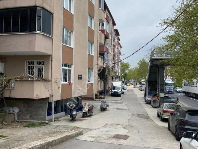 Kardeş Gayrimenkul 'den Karamürsel Sahile Yakın 2+1 Yatırımlık Fırsat Satılık Daire