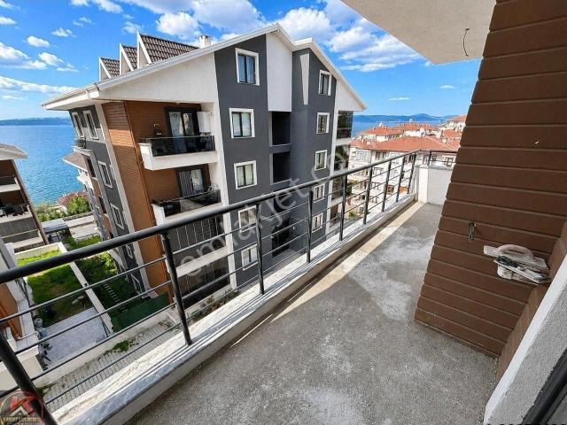 Kardeş Gayrimenkul'den Karamürsel Kayacık'ta Deniz Manzaralı Site İçi 3+1 Satılık Daire
