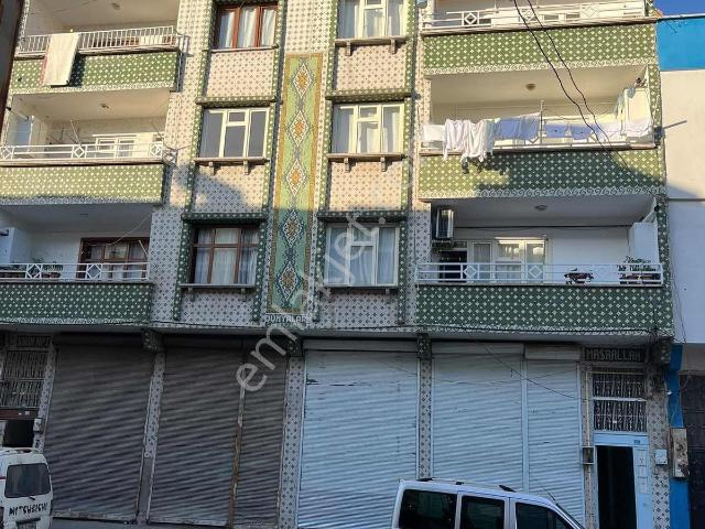 Kareden Selehattin Eyyubi Mahallesinde Satılık 3 Katlı Bina