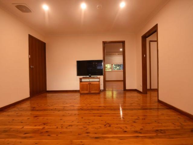Kareela Rd Baulkham Hills, Quiet Location, Free WiFi