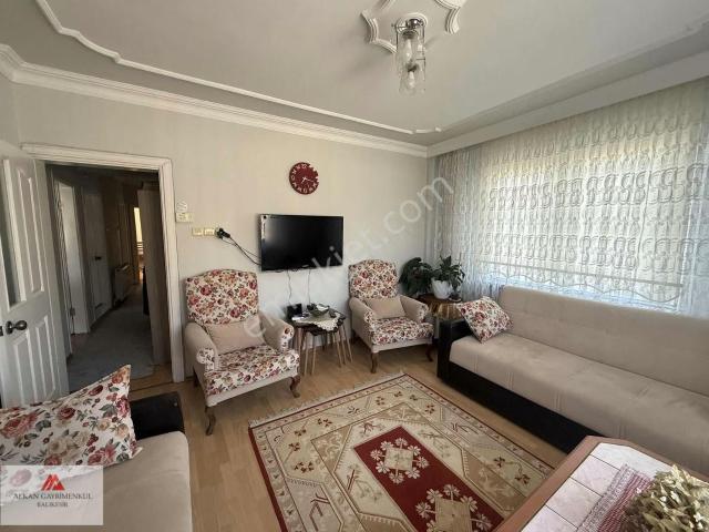 Karesi Avm Karşısında 3+1 Doğal Gaz Kombili 120 M2 Daire