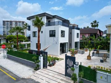 Kargıpınarı Sahile Yakın Eşyalı Kiralık 3+1 Tripleks Villa